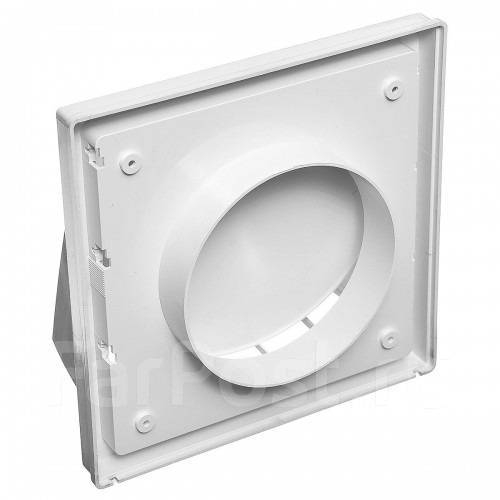Выход стенной 100 мм с обратным клапаном, белый