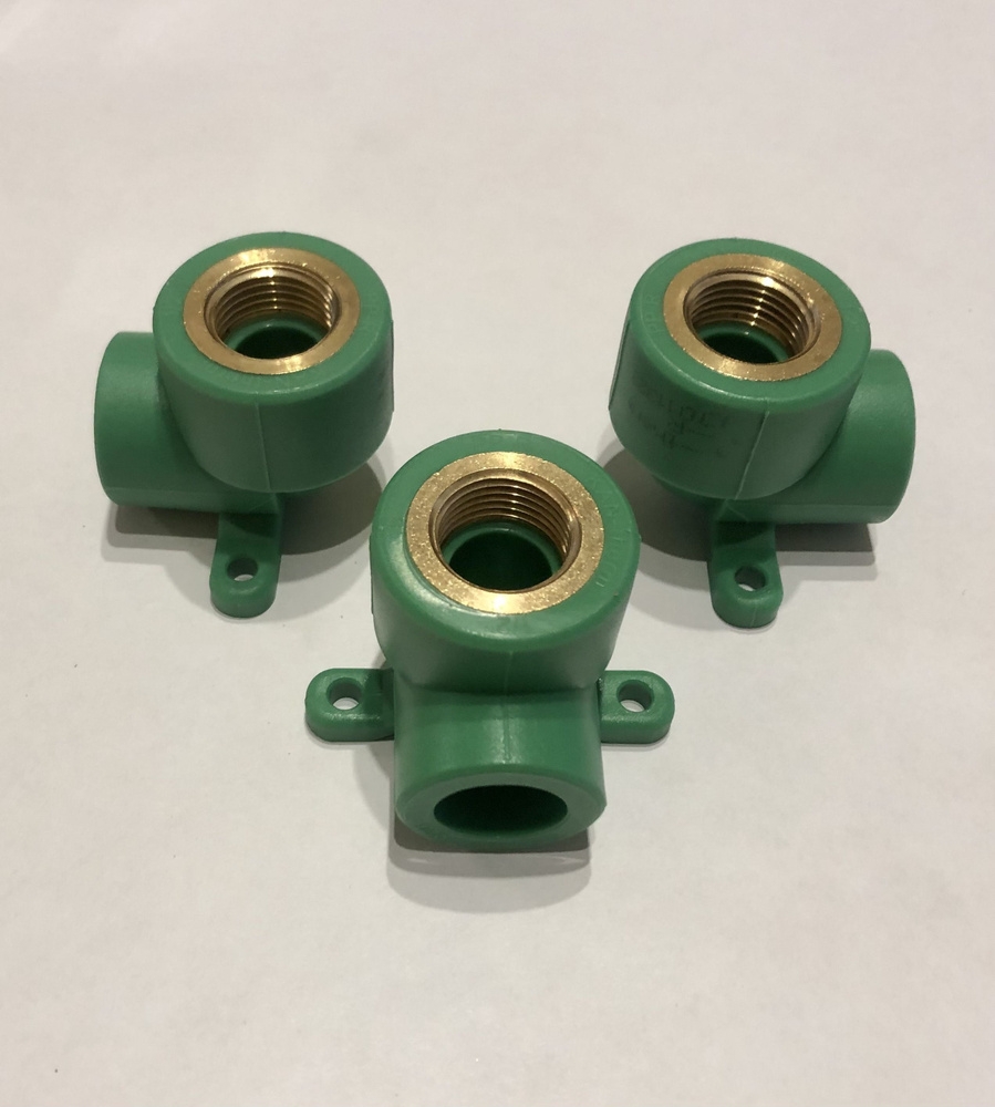 Угол п/п с креплением 20*1/2 вн.