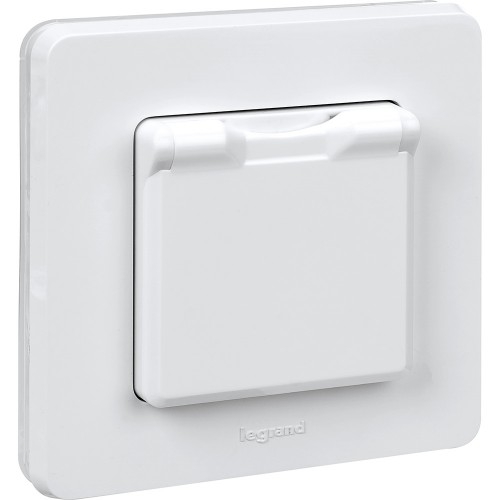 INSPIRIA Розетка 2К+З IP44 с откидной крышкой и шторками немецкий стандарт 16А 250В белый 673740