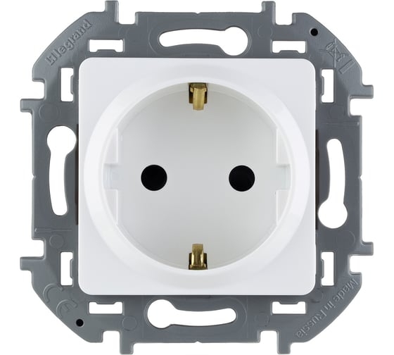 INSPIRIA Розетка 2К+З со шторками немецкий стандарт 16А 250В белый 673730